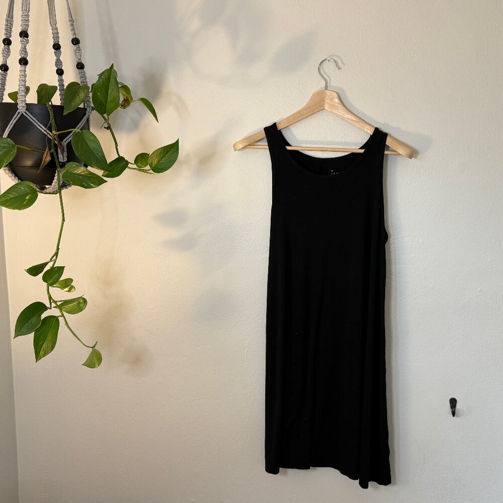 Black Sleeveless Swing Dress